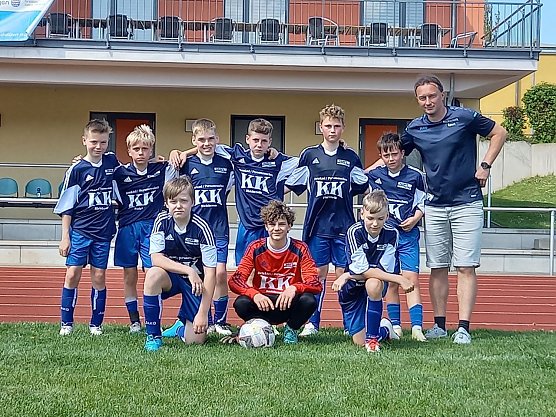 Die Fu&szlig;ballmannschaft des Schillergymnasiums kickte sich in Leinefelde auf den 2. Platz (Foto: Hans-Philipp Nebelung)