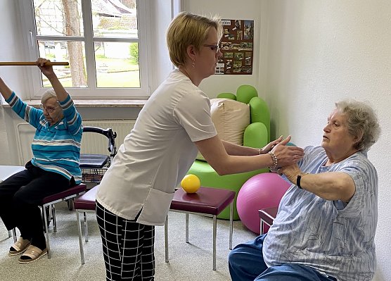 Seniorenpflege in der Neanderklinik in Ilfeld (Foto: Neanderklinik)