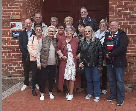 Goldenes Klassentreffen in der Wiedigsburg (Foto: Elke Wisse)