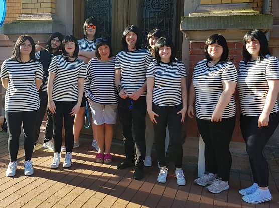 Jeden Tag in anderer Verkleidung: die Abschlussklasse des IWK (Foto: IWK)