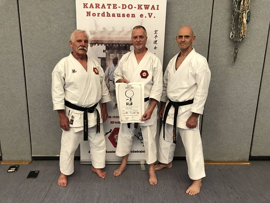 Karate im Kyffhäuser Camp (Foto: Karate Do Kwai) Karate im Kyffhäuser Camp (Foto: Karate Do Kwai)