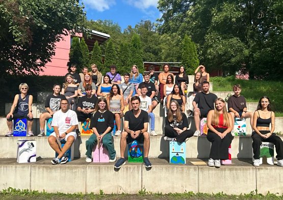 Die Teilnehmenden aus Spanien, Polen und Nordhausen bei der Begegnung 2023 in der Rothleimm&uuml;hle in Nordhausen (Foto: JuSoWe)