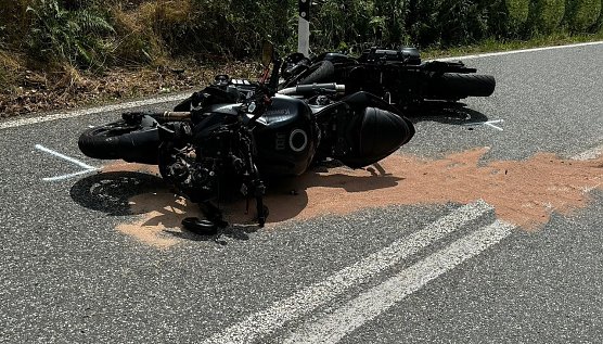 Schwerer Unfall auf der B85 (Foto: Feuerwehr/S.Dietzel) Schwerer Unfall auf der B85 (Foto: Feuerwehr/S.Dietzel)