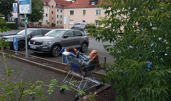 Schalfst&auml;tte Einkaufswagen (Foto: Anton Adlerauge)