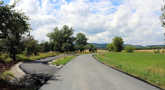 Neuer Radweg f&uuml;hrt zum Freibad H&uuml;nstein (Foto: Landratsamt)