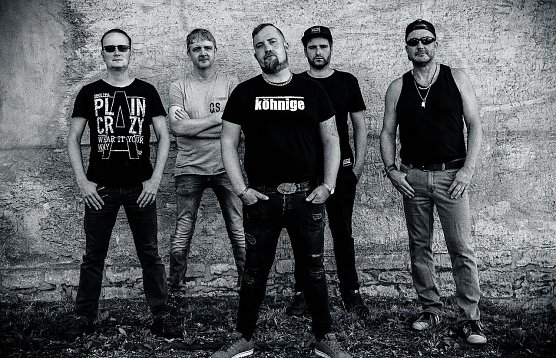 BÖHSE ONKELZ- Coverband KÖHNIGE spielt am Gondelteich (Foto: KÖHNIGE) BÖHSE ONKELZ- Coverband KÖHNIGE spielt am Gondelteich (Foto: KÖHNIGE)