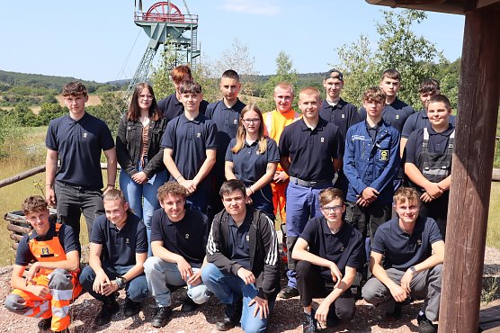 Nach dem Einf&uuml;hrungstag am Schachtbau-Betriebsgel&auml;nde folgte ein Ausflug zum R&ouml;hrigschacht in Wettelrode, einem der vielen Einsatzorte der Schachtbauer. (Foto: Schachtbau)