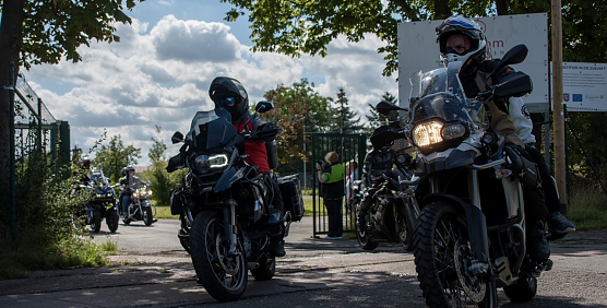 F&uuml;r die gute Sache durch den Harz - rund 80 Motorr&auml;der nahmen am "Ride for Charity" teil (Foto: Nicole Mattern)