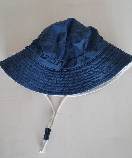 Wer vermisst diese Kinderm&uuml;tze? (Foto: LPI)