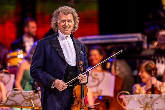 Andr&eacute; Rieu ist bald wieder auf der Nordh&auml;user Leinwand zu sehen (Foto: Andr&eacute; Rieu Productions/Piece of Magic Entertainment)