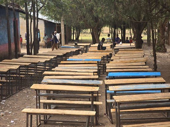 Schulb&auml;nke repariert (Foto: privat)