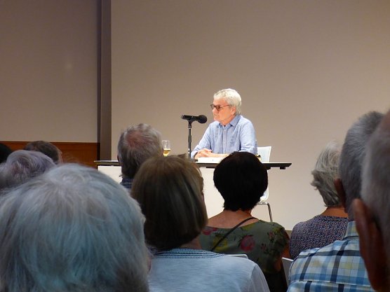 Lesung mit Bernd Lutz Lange im Ratssaal (Foto: Seidel) Lesung mit Bernd Lutz Lange im Ratssaal (Foto: Seidel)