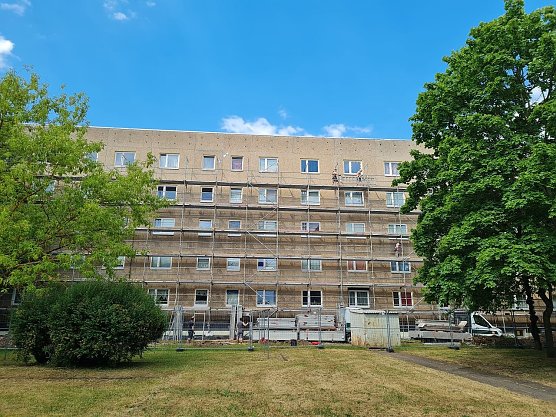 Fassadensanierung im Zuckerweg im Jahr 2023 (Foto: SWG Nordhausen/S. Schedwill) Fassadensanierung im Zuckerweg im Jahr 2023 (Foto: SWG Nordhausen/S. Schedwill)