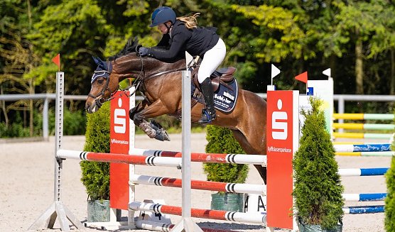  Vereinsmitglied Lilly Charlotte Freitag mit Pferd Fatima (Foto: Reit- und Fahrverein)