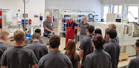 Neue Azubis bei FEUER Powertrain (Foto: FEUER Powertrain)