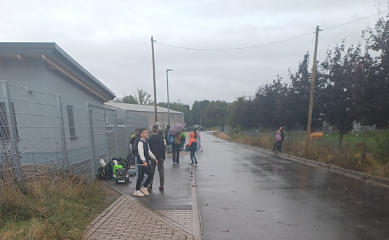 Behelfshaltestelle in Niedersalza (Foto: Ronny Schäfer) Behelfshaltestelle in Niedersalza (Foto: Ronny Schäfer)