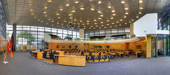 Morgen kommt der Th&uuml;ringer Landtag wieder zusammen um die unterbrochene Sitzung fortzusetzen (Foto: Gerd Seidel / Rob Irgendwer - Wikimedia commons)