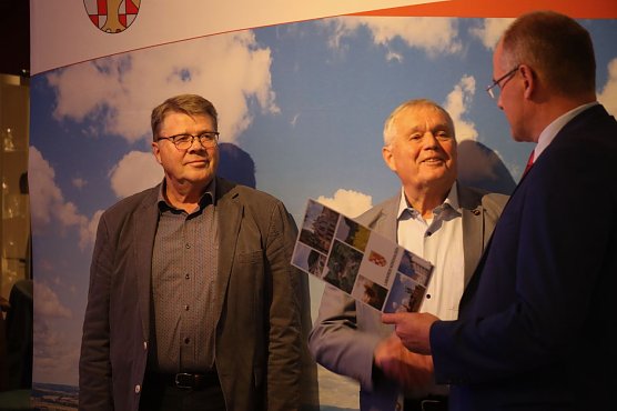 Zwei f&uuml;r die Geschichte: Gerhard Becker und Joachim Schmutzer (Foto: agl)
