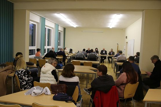 Zu seiner ersten Sitzung kam der Schulausschuss gestern in Niedersachswerfen zusammen (Foto: agl) Zu seiner ersten Sitzung kam der Schulausschuss gestern in Niedersachswerfen zusammen (Foto: agl)