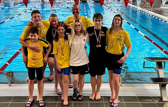 Die Nordhäuser Schwimmer bei den Kurzbahnmeisterschaften (Foto: privat) Die Nordhäuser Schwimmer bei den Kurzbahnmeisterschaften (Foto: privat)