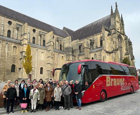 Teilnehmende der Bürgerreise vor der Abtei St. Remi in Reims (Foto: Stadt Nordhausen) Teilnehmende der Bürgerreise vor der Abtei St. Remi in Reims (Foto: Stadt Nordhausen)