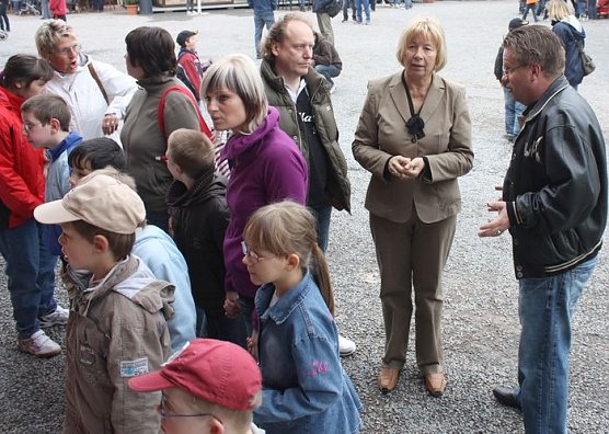 Besuch am Karussell (Foto: P. Grabe)