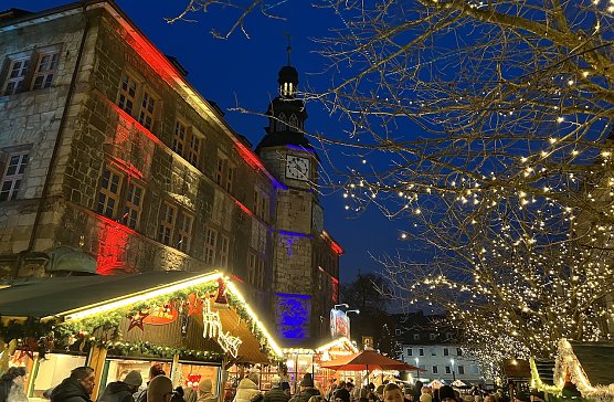 Weihnachtsmarkt am Nordh&auml;user Rathaus (Foto: Stadtverwaltung Nordhausen)
