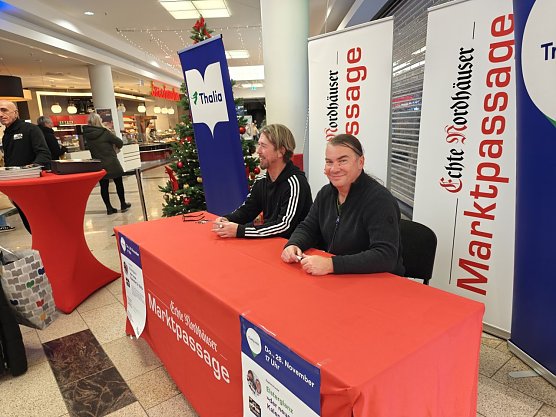 Autogrammstunde mit Elsterglanz (Foto: Peter Blei)