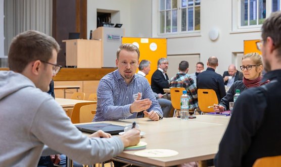 Im Dialog mit der regionalen Wirtschaft: Beim Workshop �Internationale Fachkr&auml;fte� wurden Bedarfe und L&ouml;sungen zur Fachkr&auml;ftesicherung diskutiert.  (Foto: Maurice T&ouml;pfer)