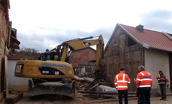 Abrissdes einsturzgef&auml;hrdeten Hauses (Foto: J.Piper)
