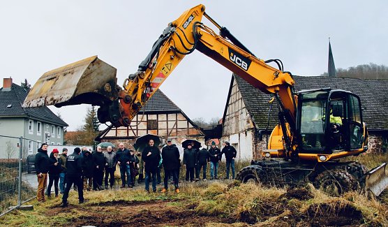 Spatenstich für den Neubau der Ilfelder Grundschule (Foto: agl) Spatenstich für den Neubau der Ilfelder Grundschule (Foto: agl)