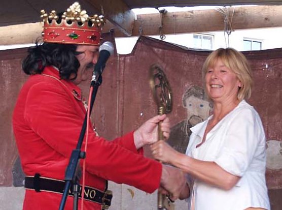 Schl&uuml;ssel&uuml;bergabe (Foto: nnz)