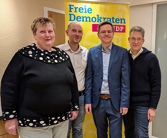 v.l.: Antje Ruppe (FDP Kyffh&auml;userkreis), Martin Miethlau (Kreisvorsitzender FDP Eichsfeld), Marcel Hardrath (Direktkandidat), Claus Peter Ro&szlig;berg (Kreisvorsitzender FDP Nordhausen) (Foto: FDP Nordhausen)