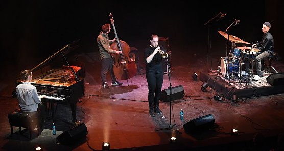 BLUFF auf der B&uuml;hne (Foto: Dirk Schr&ouml;ter)