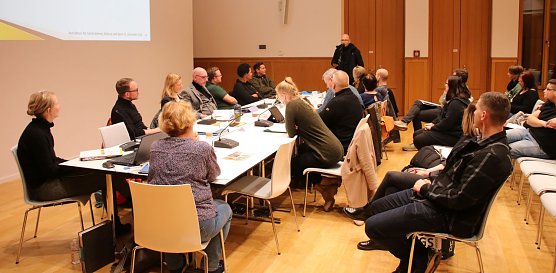 Ausschusssitzung mit Elternvertretern im Dezember 2024 (Foto: nnz-Archiv) Ausschusssitzung mit Elternvertretern im Dezember 2024 (Foto: nnz-Archiv)