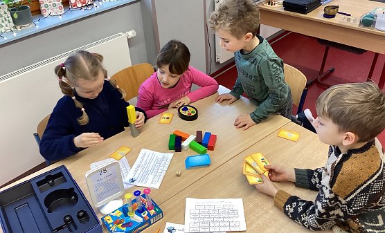 Schüler der Grundschule in Werther hatten Spaß bei den Forschertagen (Foto: Marietta Schröter) Schüler der Grundschule in Werther hatten Spaß bei den Forschertagen (Foto: Marietta Schröter)