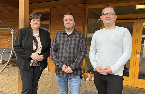   v.l.: bisherige Leiterin Dagmar H&ouml;ppner, Teamleiter Sascha Marquardt und Wohnverbundsleiter Patrick Elstner (Foto: Nordth&uuml;ringer Lebenshilfe)