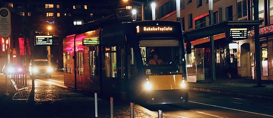 Gehen bei der Stra&szlig;enbahn bald die Lichter aus? - in der Stadt denkt man &uuml;ber eine R&uuml;ck&uuml;bertragung an der Nahverkehrsaufgabe an den Kreis nach, doch das h&auml;tte vermutlich gr&ouml;&szlig;ere Konsequenzen (Foto: agl)