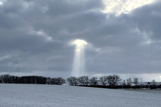 Scheinwerfer auf Aschara gerichtet  (Foto: oas)