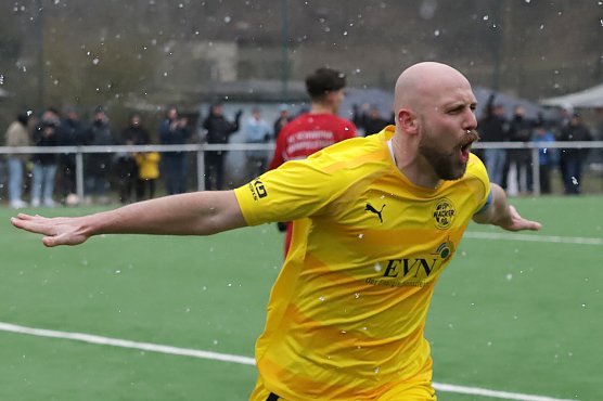 Dreierpack geschn&uuml;rt: Wacker-Kapit&auml;n Felix Schwerdt war der Mann des Tages (Foto: FSV Wacker 90)