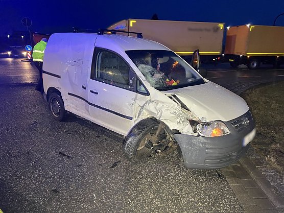 Unfall auf der B 4 (Foto: S. Dietzel)