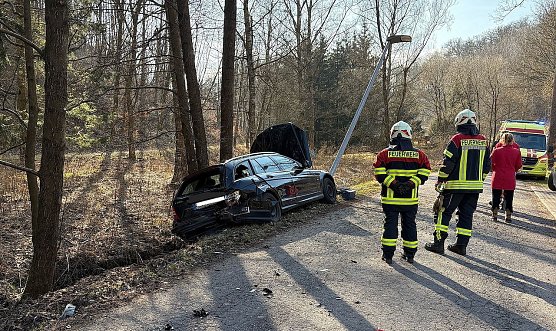 Unfall bei Neustadt am Nachmittag (Foto: Feuerwehr Neustadt-Osterode) Unfall bei Neustadt am Nachmittag (Foto: Feuerwehr Neustadt-Osterode)