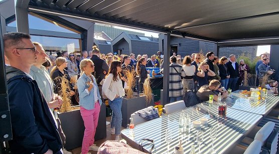 Freunde, Bekannte und Weggef&auml;hrten waren heute gekommen, um zu gratulieren und Danke zu sagen (Foto: nnz)