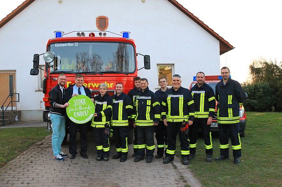 Spendenübergabe der Freiwilligen Feuerwehr Kleinwerther (Foto: S.Dietzel) Spendenübergabe der Freiwilligen Feuerwehr Kleinwerther (Foto: S.Dietzel)