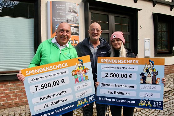 v.l. Uwe K&ouml;hler vom Kinderhospiz Mitteldeutschland, Firmenchef Uwe Rollfinke und Neele Ballhause vom Nordh&auml;user Tierheim (Foto: agl)