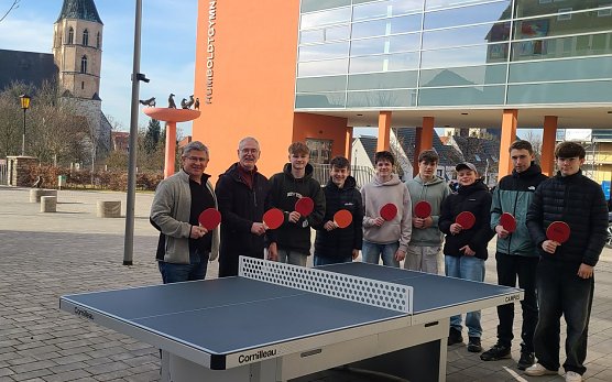 Einweihung der neuen Tischtennisplatte am Humboldt-Gymnasium (Foto: Christoph Keil)