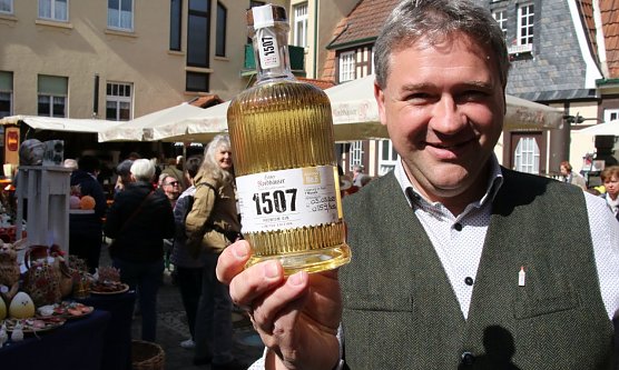 Zum Ostermarkt stellte Thomas Müller auch den neuen Gin aus der Premiumreihe 1507 vor (Foto: agl) Zum Ostermarkt stellte Thomas Müller auch den neuen Gin aus der Premiumreihe 1507 vor (Foto: agl)