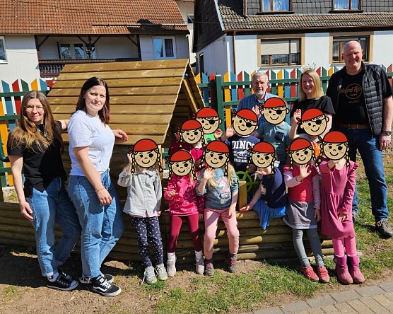 Gro&szlig;e Freude bei den Wipperpiraten � Spielschiff in Kleinfurra feierlich eingeweiht (Foto: Katharina Haubner)