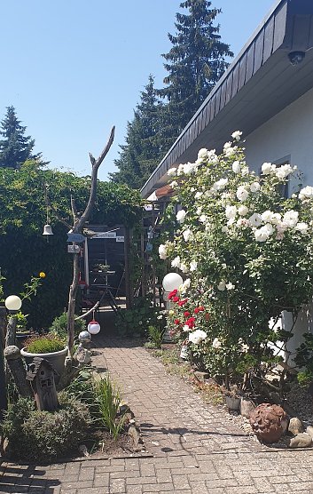 Garten im Fr&uuml;hling (Foto: H. Liesegang)