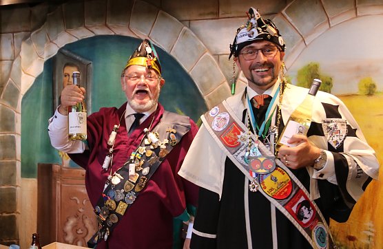 Machten sich besonders um die Wiederauferstehung der Schlaraffen in Nordhausen verdient: Ritter Doppelkorn von der Kyffh&auml;userburg und Ritter A-capella  (Foto: J.Bauersfeld)